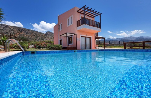 Milatos Villa | Relajante villa con piscina privada, mar y vistas a la montaña, 3 dormitorios, barbacoa, Wi-Fi (M)