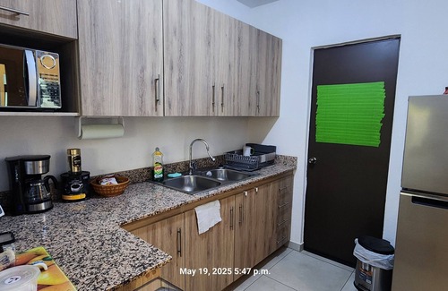 Coatepeque Casa | Spacious 3-bedroom bungalow with AC Entire house , WiFi in San Juan Opico.