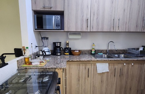 Coatepeque Casa | Spacious 3-bedroom bungalow with AC Entire house , WiFi in San Juan Opico.