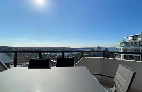 Kirribilli Apartamento | Spacious 3-Bedroom Apartment with Water View, 900m Stroll to Harbour Bridge
