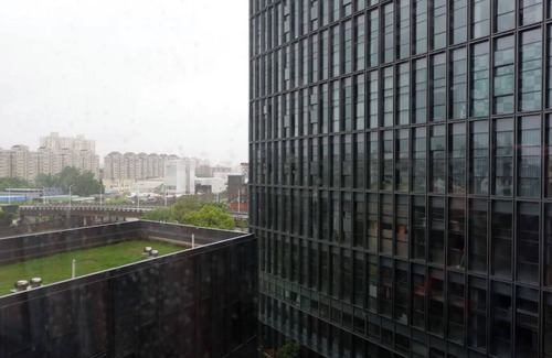Pudong Apartamento | Spacious 3-bedroom Loft apartment with WiFi, AC in heart of Shanghai riverview