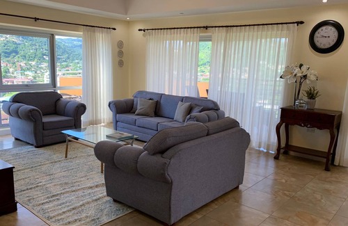 Woodbrook Apartamento | Spacious 3 bedroom Apartment in heart of Port of Spain Trinidad