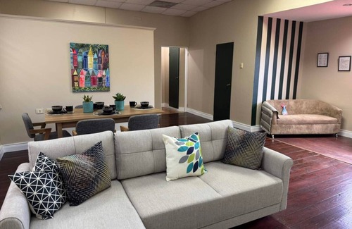 Newtown Apartamento | Spacious 3-bedroom apartment with WiFi, AC in lovely Port of Spain
