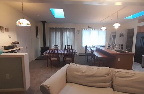 Center Harbor Casa | Spacious 3 Bedroom house in Meredith,near lake,dogs allowed