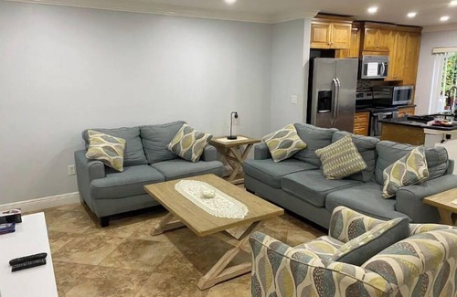 Lake Worth Corridor Casa | Spacious 3 bedroom 2.5 bath House in lake worth