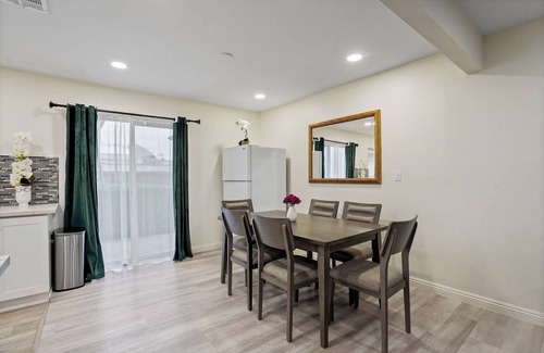 Cypress Apartamento | Spacious 3 bedroom/5 beds near Disneyland/Central OC: 15 minute drive to Disney