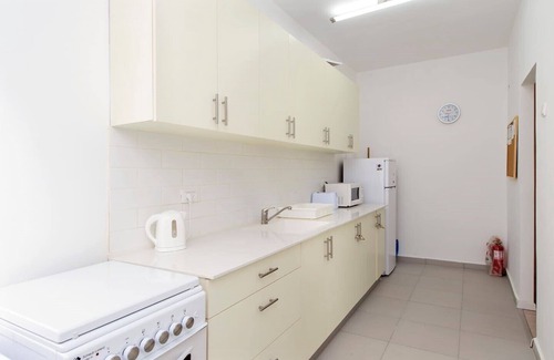 Tel Aviv Apartamento | Spacious 3-bedroom apartment with AC, WiFi in charming Giv'atayim
