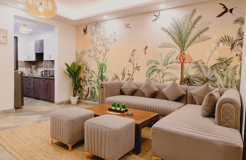 Chhatarpur Apartamento | Spacious 3-bedroom apartment in vibrant New Delhi with WiFi, AC