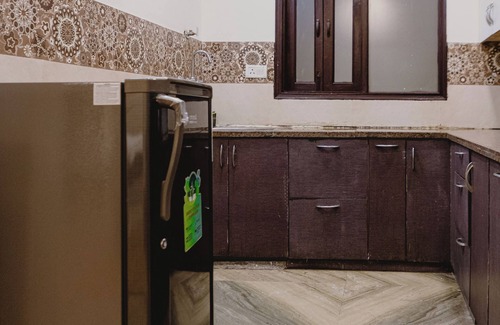 Chhatarpur Apartamento | Spacious 3-bedroom apartment in vibrant New Delhi with WiFi, AC