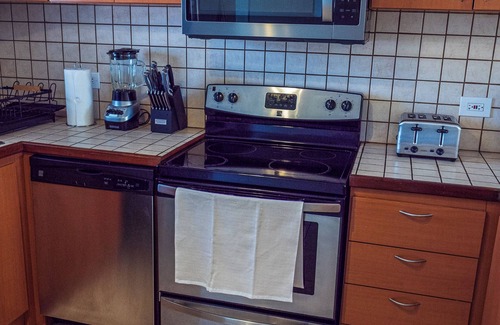 Pole Ojea Apartamento | Spacious 3-bedroom apartment with WiFi, AC in beautiful Cabo Rojo