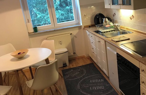 Bezigrad District Apartamento | Spacious 3-bedroom apartment + FREE parking