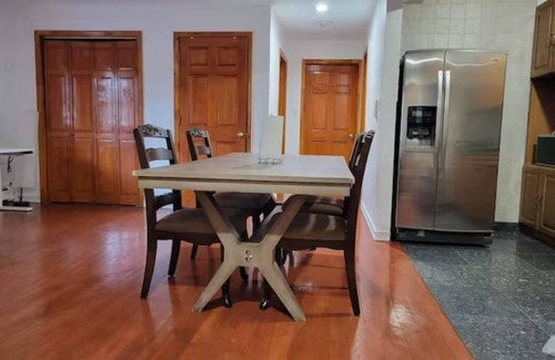 Westchester Square Apartamento | Spacious 3-bedroom apartment in the Bronx wirh Free Parking!