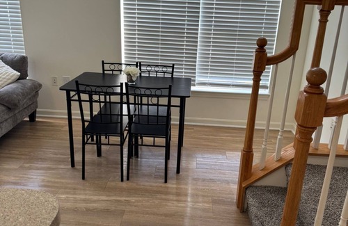 Randolph Apartamento | Spacious 3-bedroom apartment with WiFi, AC in lovely Randolph