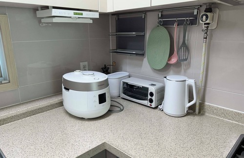 Songdo Apartamento | Spacious 3-bedroom apartment in fantastic Incheon with WiFi, AC
