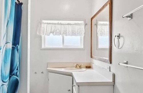 Dimond Apartamento | Spacious 3-bedroom apartment with WiFi, AC in charming Oakland