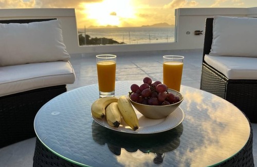 Parham Town Apartamento | Spacious 3-bedroom apartment with WiFi, AC in tranquil Tortola