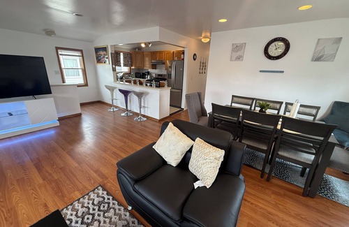 Queens Apartamento | Spacious 3-bedroom apartment in marvelous Queens with WiFi, AC near JFK airport.