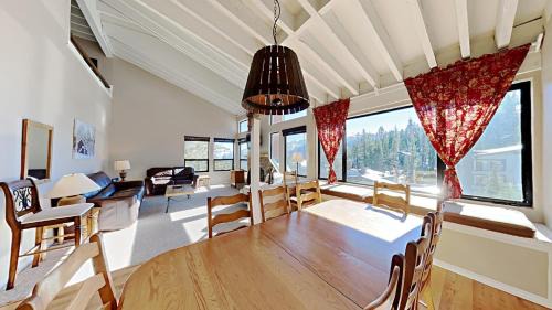 Mammoth Lakes Apartamento | Spacious 3 Bedroom Condo with Loft!