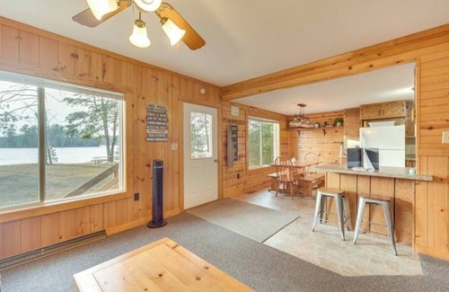 New Post Cabina | Spacious 3-Bedroom Cabin on Beautiful Blueberry Lake