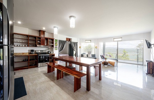 Tilarán Condominio | Spacious 3-bedroom condo in wonderful Lake Arenal with WiFi, AC, swimming pool.