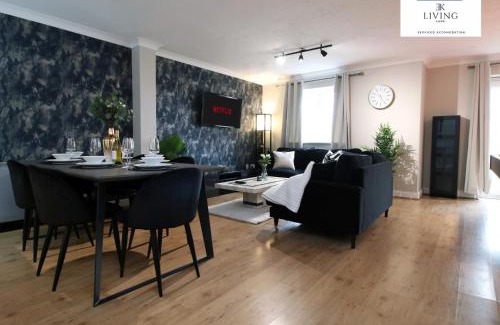 Grangetown Apartamento | Spacious 3 Bedroom Duplex Apartment On Cardiff Bay - Free Parking & WIFI By EKLIVING LUXE Short Lets & Serviced Accommodation