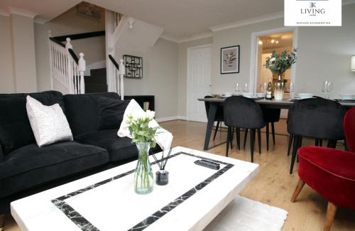 Grangetown Apartamento | Spacious 3 Bedroom Duplex Apartment On Cardiff Bay - Free Parking & WIFI By EKLIVING LUXE Short Lets & Serviced Accommodation