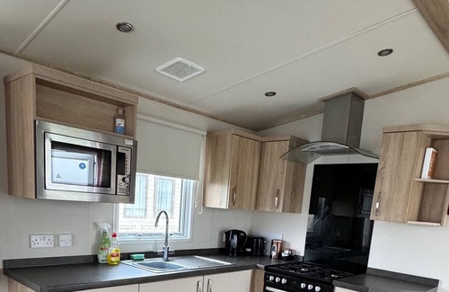 Selsey Casa | Spacious 3 bedroom caravan close to embassy (entertainment hub), beach and play areas.
