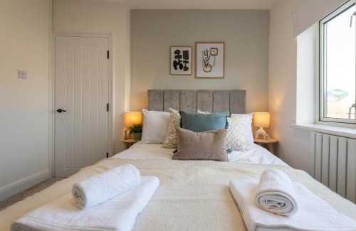 Beeston Casa | Spacious 3-Bedroom House near Elland Rd Stadium & Leeds City, Ideal for Contractors & Long Stays - NordStay