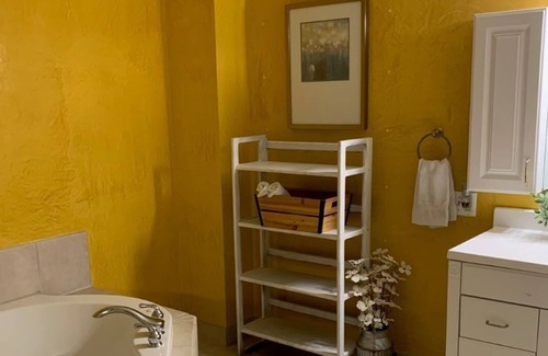 Friendship Cabaña | Spacious 3 Bedroom Home