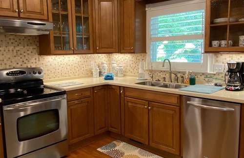 Southport Casa | Spacious 3 bedroom House with screen porch .6 mile from downtown Southport, NC