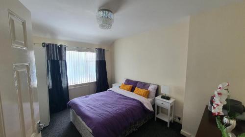 Birmingham Apartamento | Spacious 3-bedroom home in Birmingham with driveway parking