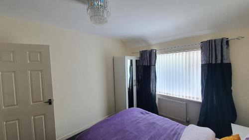 Birmingham Apartamento | Spacious 3-bedroom home in Birmingham with driveway parking