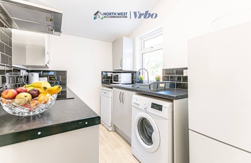 Wigan Casa | Spacious 3-Bedroom House in Ince, Wigan | Free Parking&Wifi | Long Stays Welcome