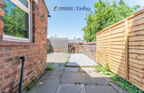 Wigan Casa | Spacious 3-Bedroom House in Ince, Wigan | Free Parking&Wifi | Long Stays Welcome