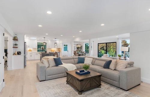 Camano Island Casa | Spacious 3-bedroom house with parking!!!