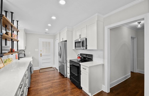 Barclay Downs Casa | Spacious 3 Bedroom in Myers Park!