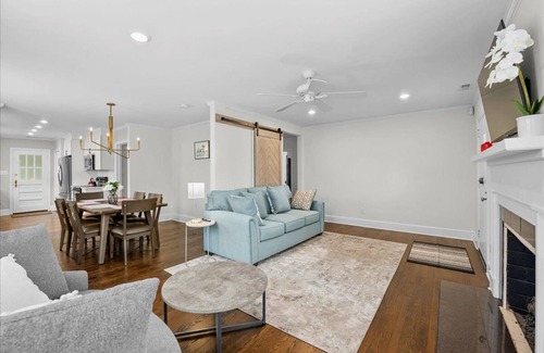 Barclay Downs Casa | Spacious 3 Bedroom in Myers Park!