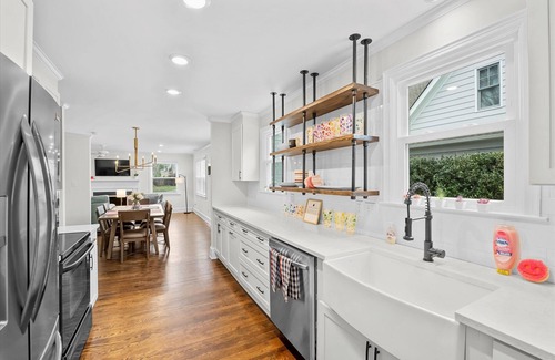 Barclay Downs Casa | Spacious 3 Bedroom in Myers Park!