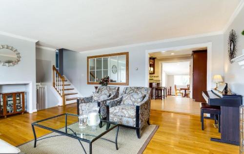 Groveton Casa | Spacious 3-Bedroom Modern Home Near Old Town Alexandria
