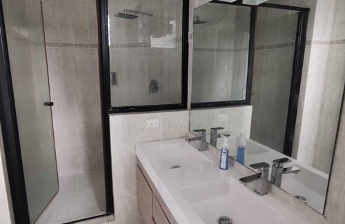 Punta Paitilla Apartamento | Spacious 3-bedroom apartment in charming Panama City with WiFi and AC