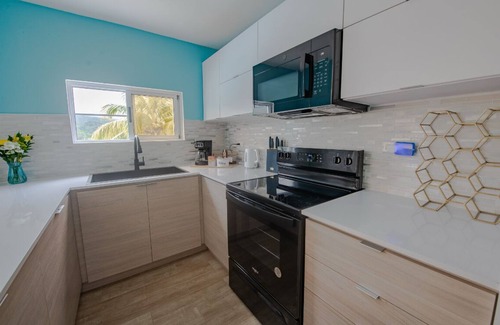 Jimenez Casa | Spacious 3-Bedroom Retreat with Sparkling Pool & Relaxing Vibes