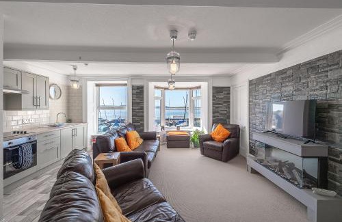 Aberdovey Apartamento | Spacious 3 Bedroom Sea View Flat