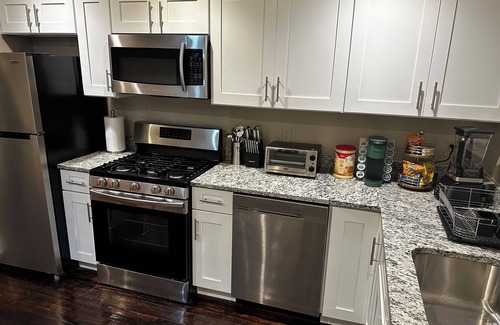 Downtown Baltimore Casa | Spacious 3 bedroom Townhome in the heart of Baltimore