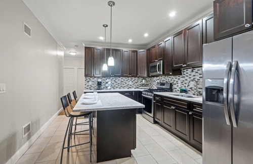 North Bergen Apartamento | Spacious 3-bedroom apartment with AC in North Bergen close to NYC