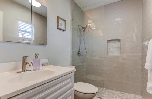 Tarpon Springs Casa | Spacious 3 Bedroom PET FRIENDLY!- Close to beach!