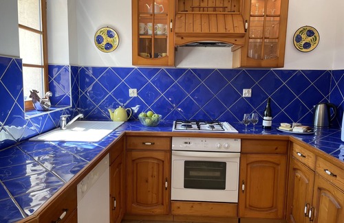 Nizas Villa | Villa de lujo con viñedos, piscina, parque y área de juegos para niños