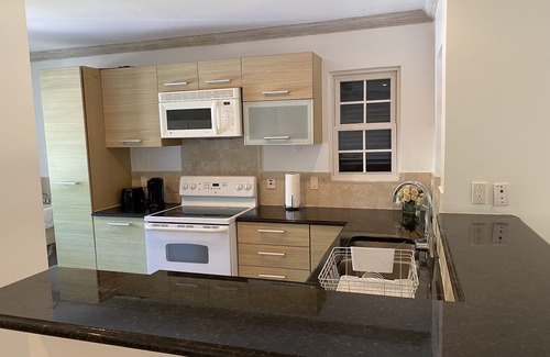 Merlin Bay Casa | Spacious 3 Bedroom West Coast Townhouse
