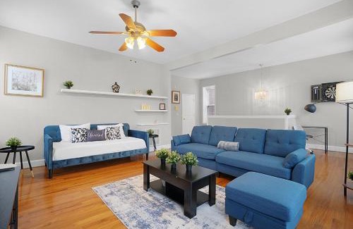 Central West End Apartamento | Spacious 3-Bedroom with King Bed & Prime Location
