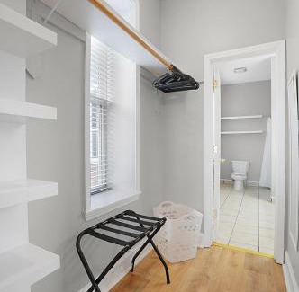 Central West End Apartamento | Spacious 3-Bedroom with King Bed & Prime Location