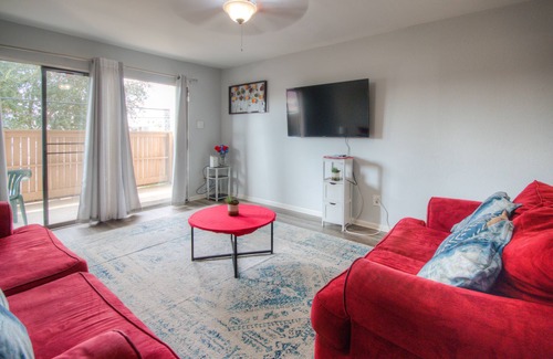 South Main Condominio | Spacious 3 BR, 2 BA Condo near Med Center & NRG